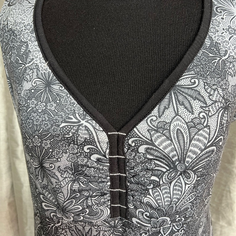 Sleeveless Gerry S sport dress euc 96% polyester 4% spandex pockets
